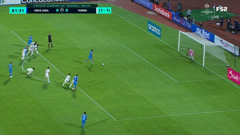 Cruz Azul's Ángel Sepúlveda converts the penalty kick, grabbing the lead vs. Tigres